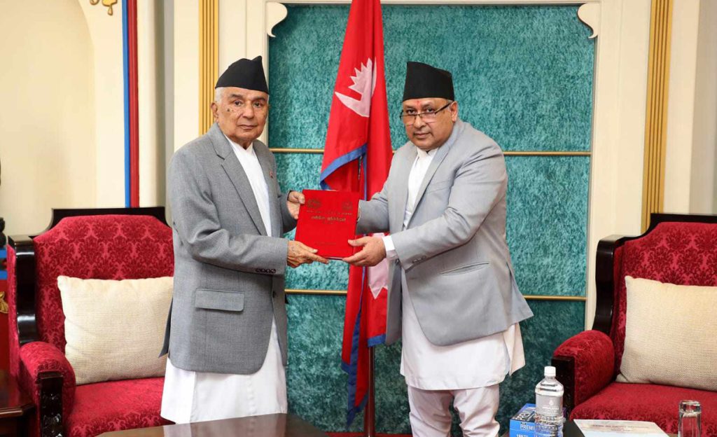 राष्ट्रपति पौडेल समक्ष सर्वोच्च अदालतको वार्षिक प्रतिवेदन पेश