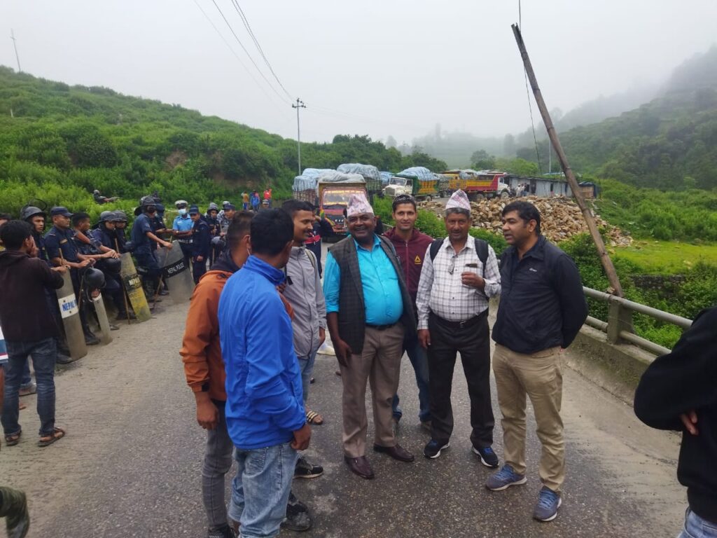 बञ्चरेडाँडावासीद्वारा फोहोर विसर्जनमा रोक
