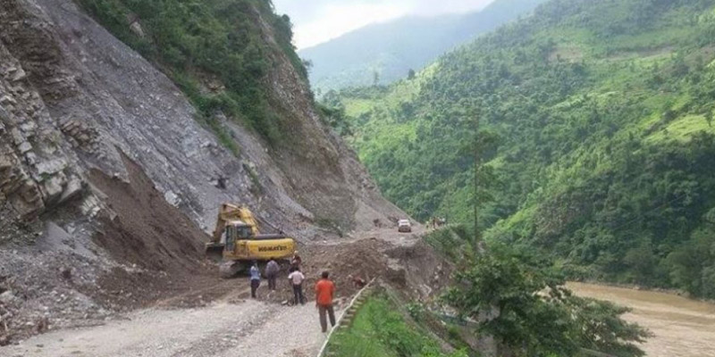 पहिरोले बेँसीसहर–चामे सडक पुनः अवरुद्ध