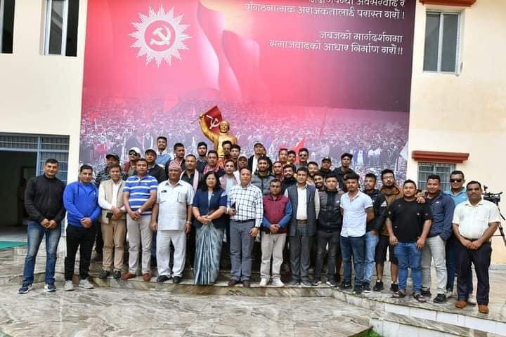 भक्तपुरमा नेकपा एकीकृत समाजवादीका ३६ जना युवा एमालेमा प्रवेश