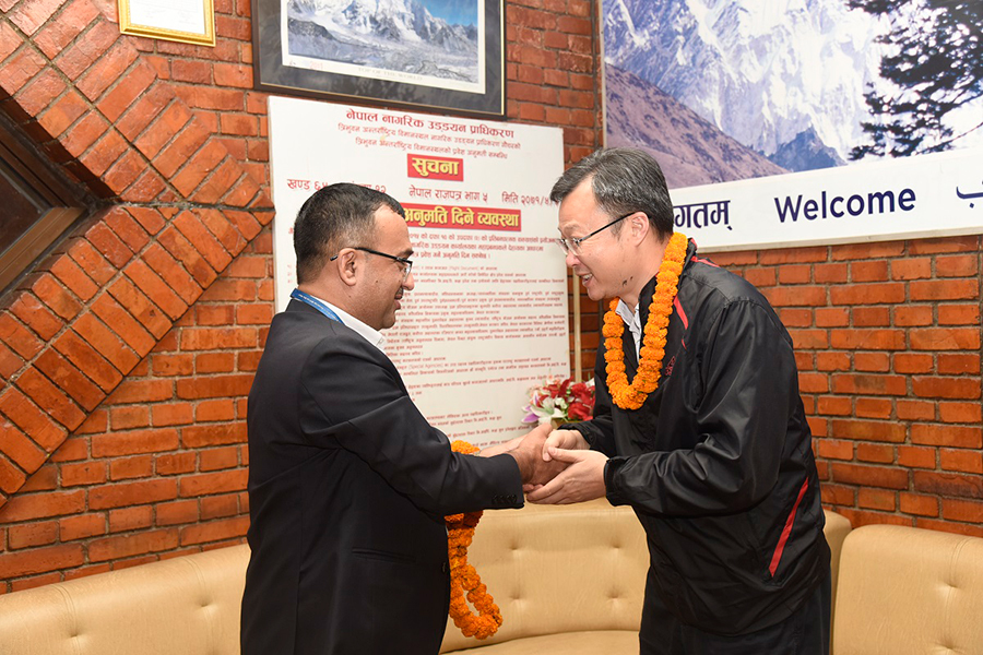 इन्द्रजात्रा अवलोकन गर्न चिनियाँ टोली काठमाडौँमा