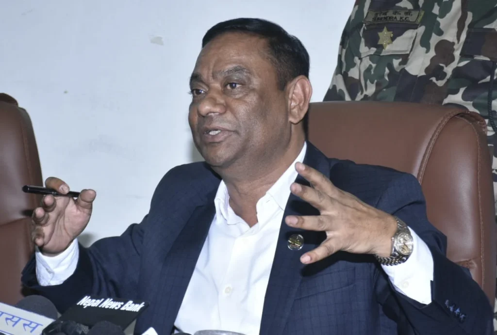 निकुञ्ज खतरामा पार्न वनमन्त्री महतो नै सक्रिय