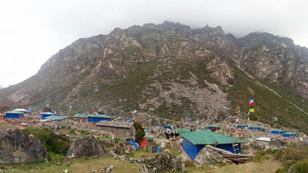 नाका नखुल्दा गाउँ छाड्दै लप्चीवासी