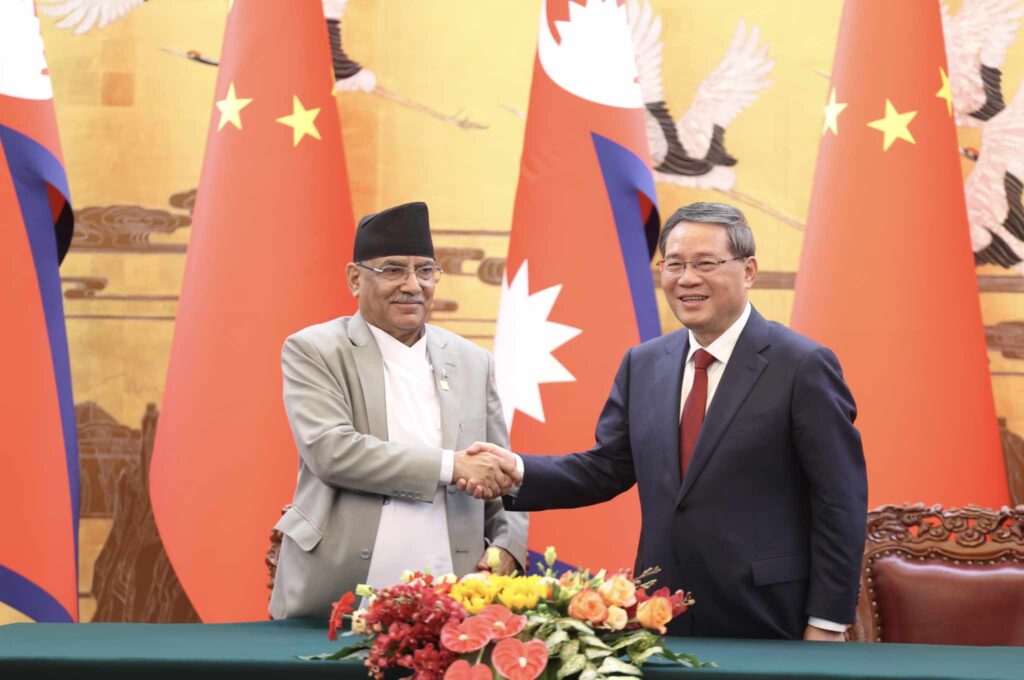 नेपालले चीनलाई एकजोडी एकसिंगे गैँडा दिने