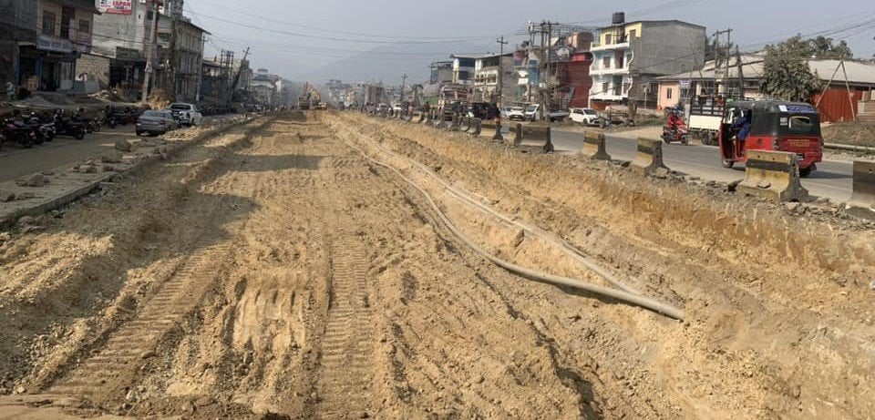 पुल्चोक–गोन्द्राङ छ लेन सडकको काम वर्षाले प्रभावित