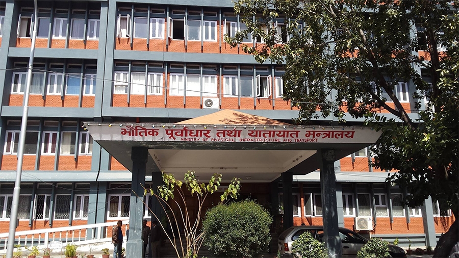 सरुवा माग्दै  इन्जिनियरहरू