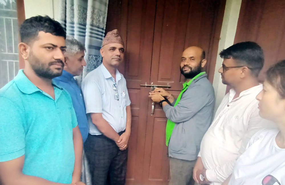 चौतारीद्वारा पत्रकार महासंघ बागमती प्रदेश कार्यालयमा तालाबन्दी