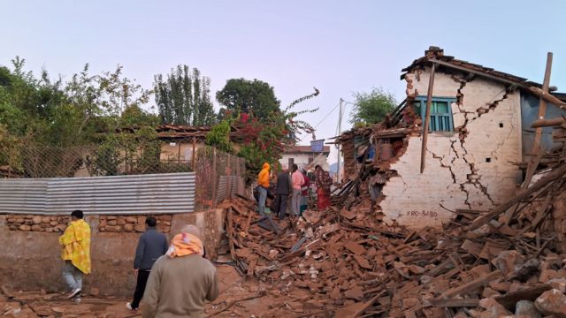 जाजरकोट भूकम्पले भासिए बस्ती, जङ्गलमै बास