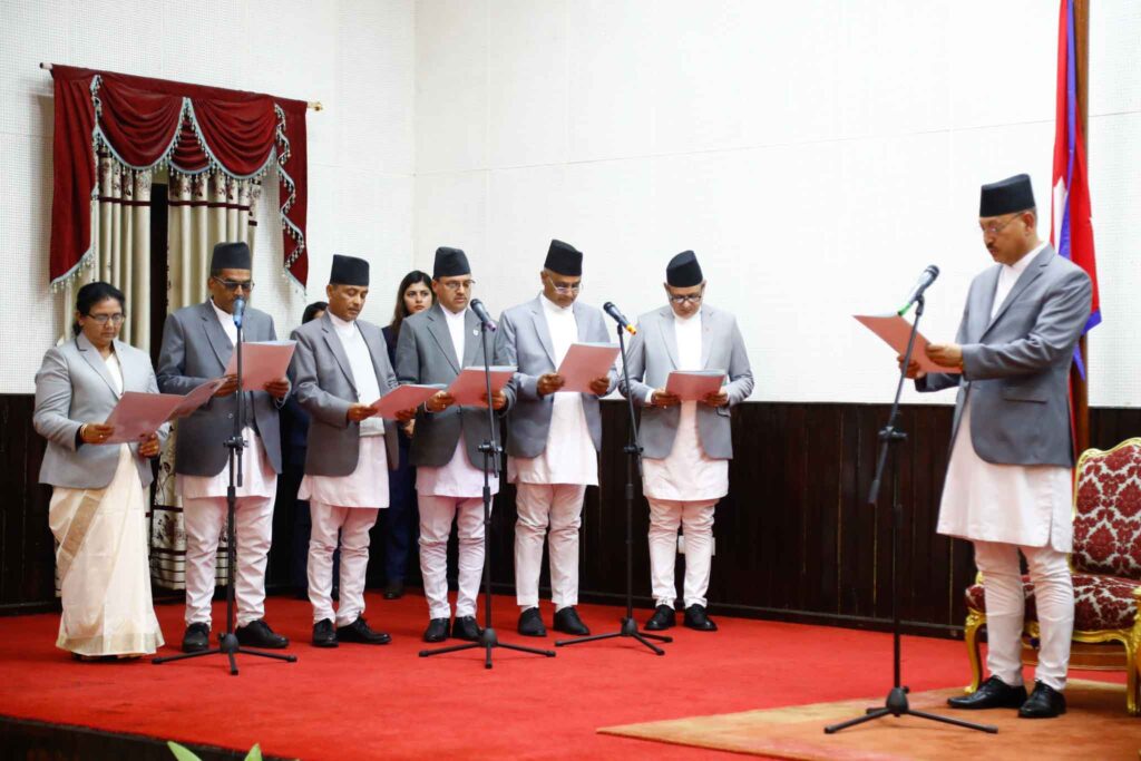 नवनियुक्त ६ जना न्यायाधीशहरुद्वारा शपथ ग्रहण