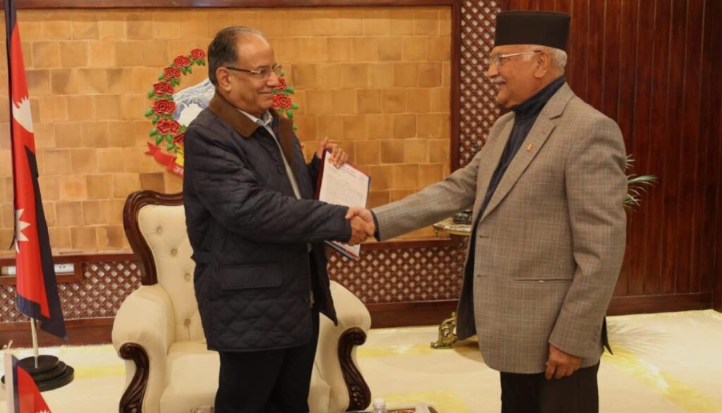 मध्यपहाडका समस्याबारे सरकारलाई एमालेले बुझायो ध्यानाकर्षणपत्र
