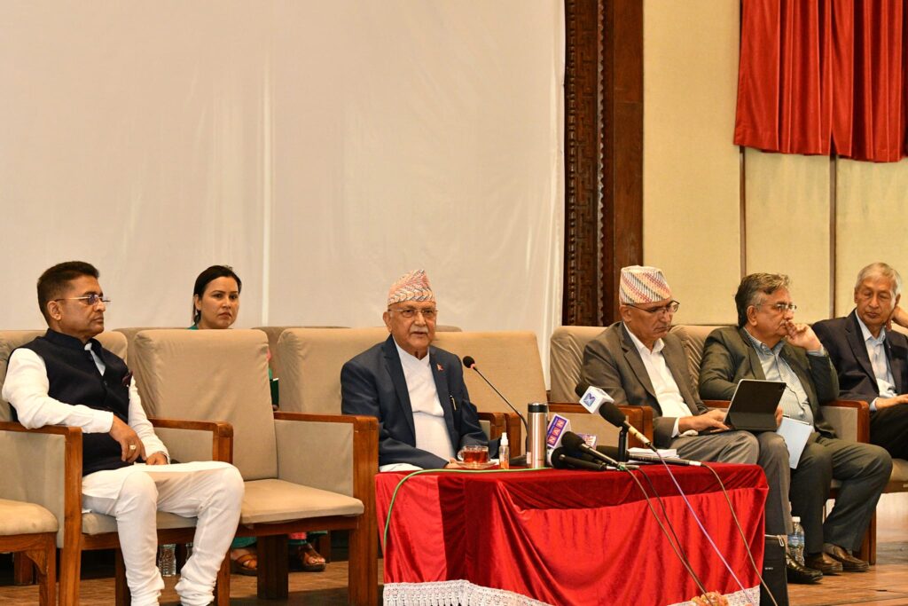 बजेट अर्थमन्त्री र माओवादीप्रति ढल्कियो : अध्यक्ष ओली