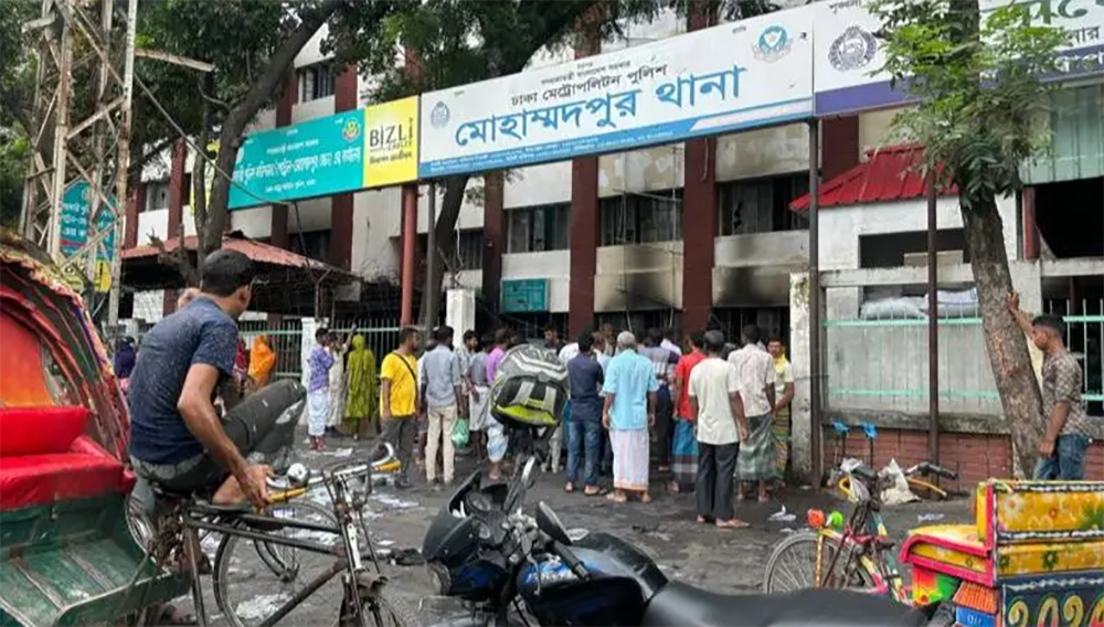 बंगलादेशमा जलाइयो देशका संस्थापकको संग्रहालय, रोकीकिएन लुटपाट र हिंसात्मक घटना