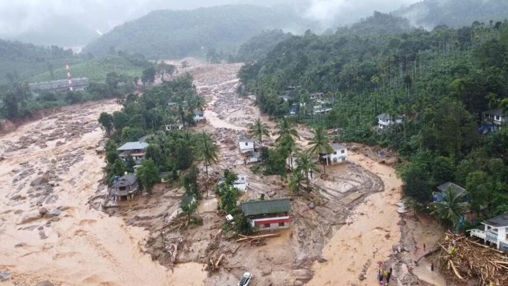 भारतको केरलामा बाढी  मृत्यु हुनेको संख्या १७८ पुग्यो