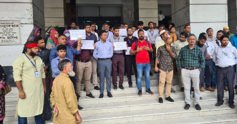 बिधार्थीको दबाब पछि बंगलादेशका दुई डेपुटी गर्भनरले दिए राजिनामा