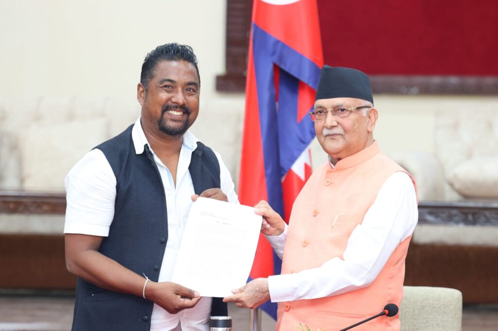 मापदण्ड पुनरावलोकनको माग गर्दै खोला मापदण्ड सरोकार समूहले प्रधानमन्त्रीसँग भेट्यो