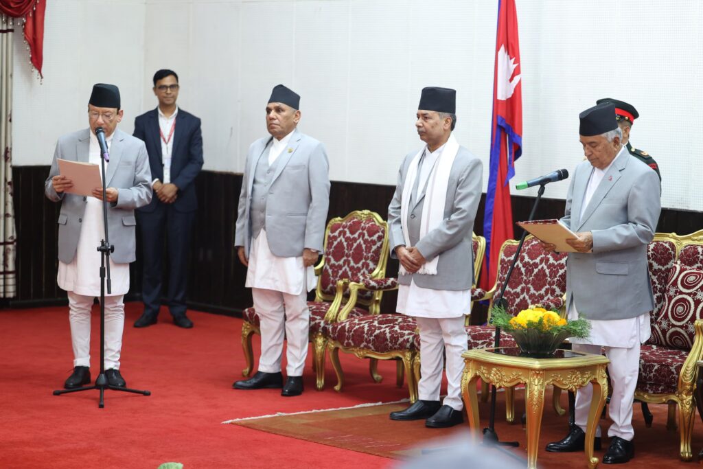 नवनियुक्त प्रधानन्यायाधीश राउतले लिए शपथ