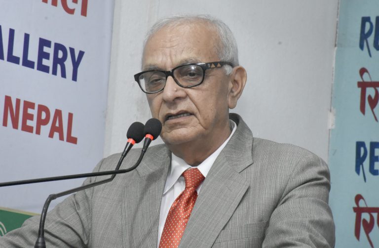प्रचण्डलाई लोहनीको प्रश्न– क्रान्ति रिसोर्टमा सेकुवा र ह्विस्की पिए जस्तो हो र ?
