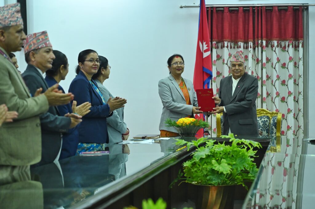 राष्ट्रपति समक्ष महिला आयोगको प्रतिवेदन पेश