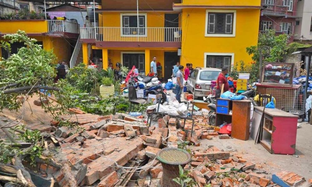 गौशालामा अतिक्रमित संरचना भत्काउन फेरि पुग्यो महानगर, प्रहरी र स्थानीयबिच धकेलाधकेल