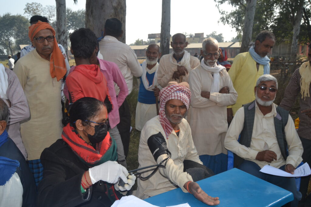 सिद्धार्थ लाईफ केयरद्वारा मर्चवारमा निःशुल्क स्वास्थ्य शिविर