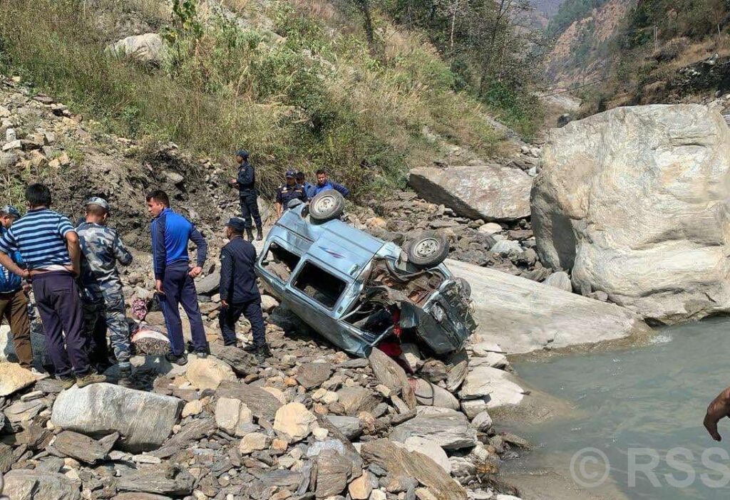 म्याग्दीमा इको भ्यान दुर्घटना, एकको मृत्यु, तीन जना घाइते