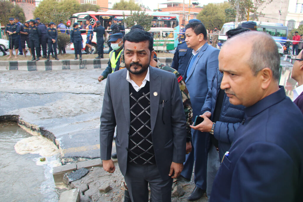 विद्युत प्राधिकरणको गल्तीले खानेपानीको पाइप फुटेको खानेपानी मन्त्रीको आरोप
