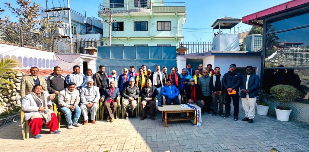 प्रभु साहका नेताहरू माओवादीमा प्रवेश, प्रचण्डले गरे स्वागत