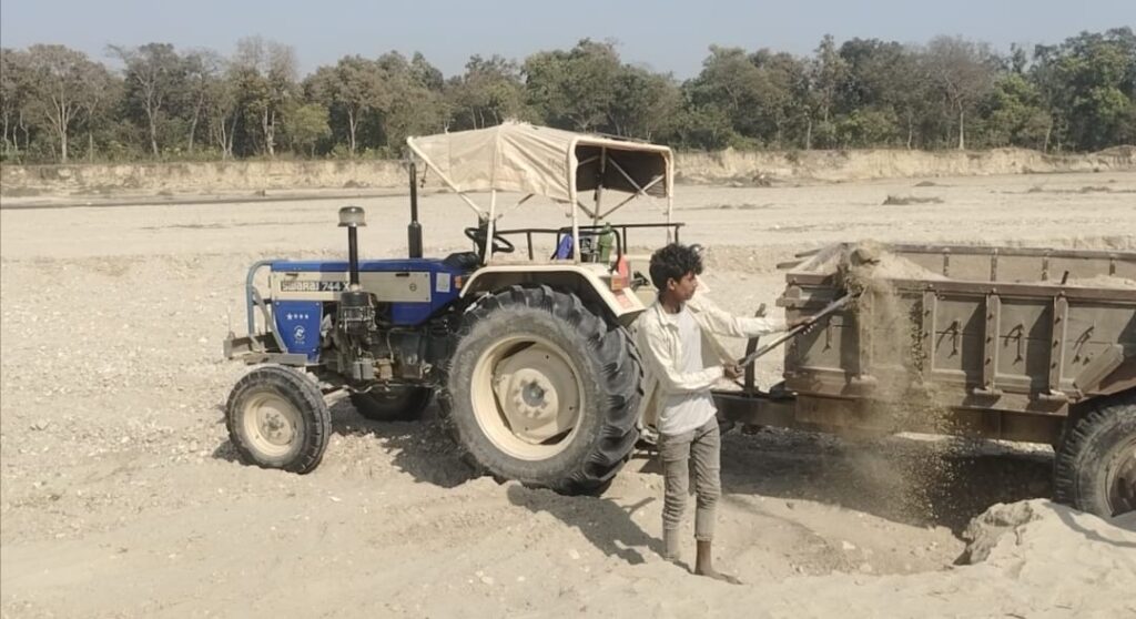 रौतहटको लालबकैया नदीमा प्रहरी, वन र स्थानीय निकायलाई ‘मिलाएर’ अबैध उत्खनन्