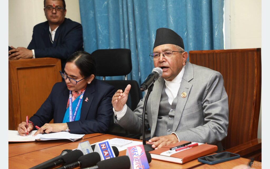 सभामुखद्वारा सुखानी सहिदका तस्बिर अङ्कित हुलाक टिकटमा टाँचा