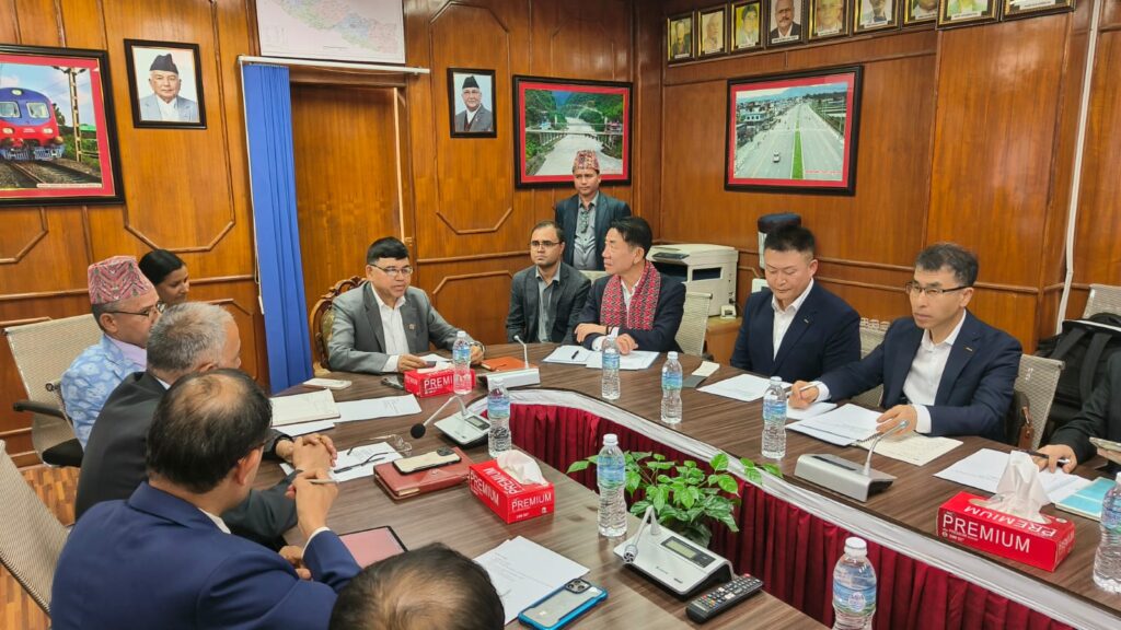 नेपालको रेल सेवा विकास र विस्तारमा लगानी गर्न दक्षिण काेरियालाई भौतिक मन्त्रीको आग्रह
