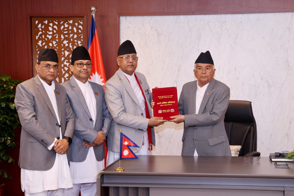 राष्ट्रपति पौडेलसमक्ष मुस्लिम आयोगको वार्षिक प्रतिवेदन पेश